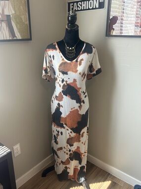 Avery V-Neck Short Sleeve Maxi Dress